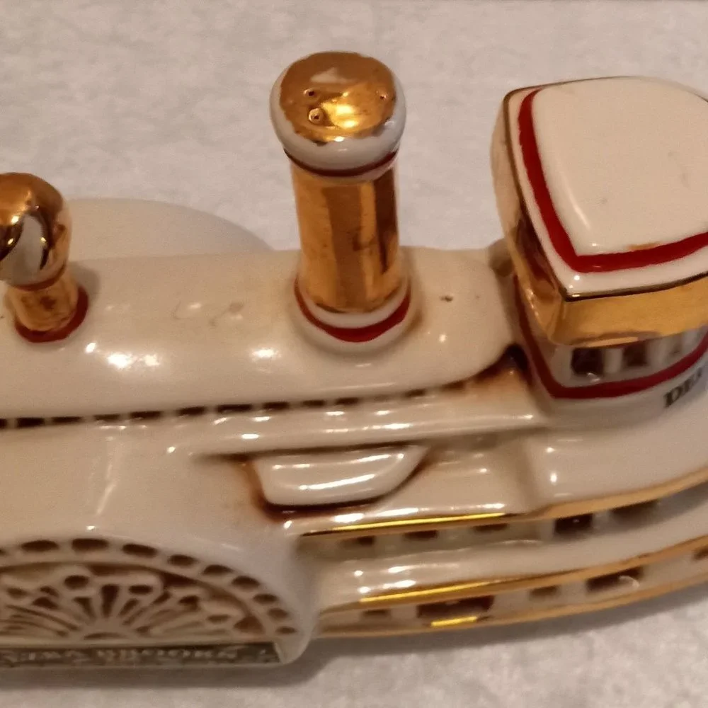 Collectible Ezra Brooks Delta Belle Genuine Hertiage 1969 China